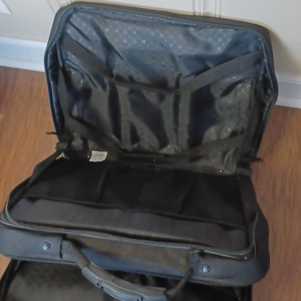 Foray Rolling Laptop/Computer/Pilot/Flight Travel Bag. Multiple Partitions - Picture 11 of 16